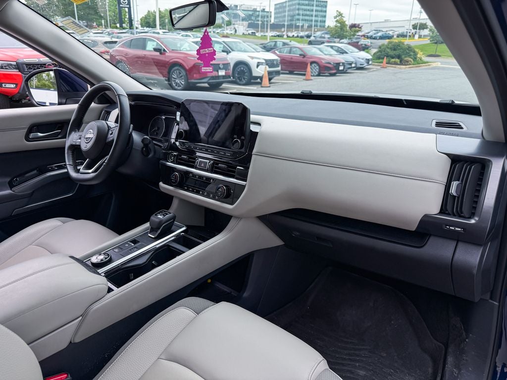 2024 Nissan Pathfinder SL