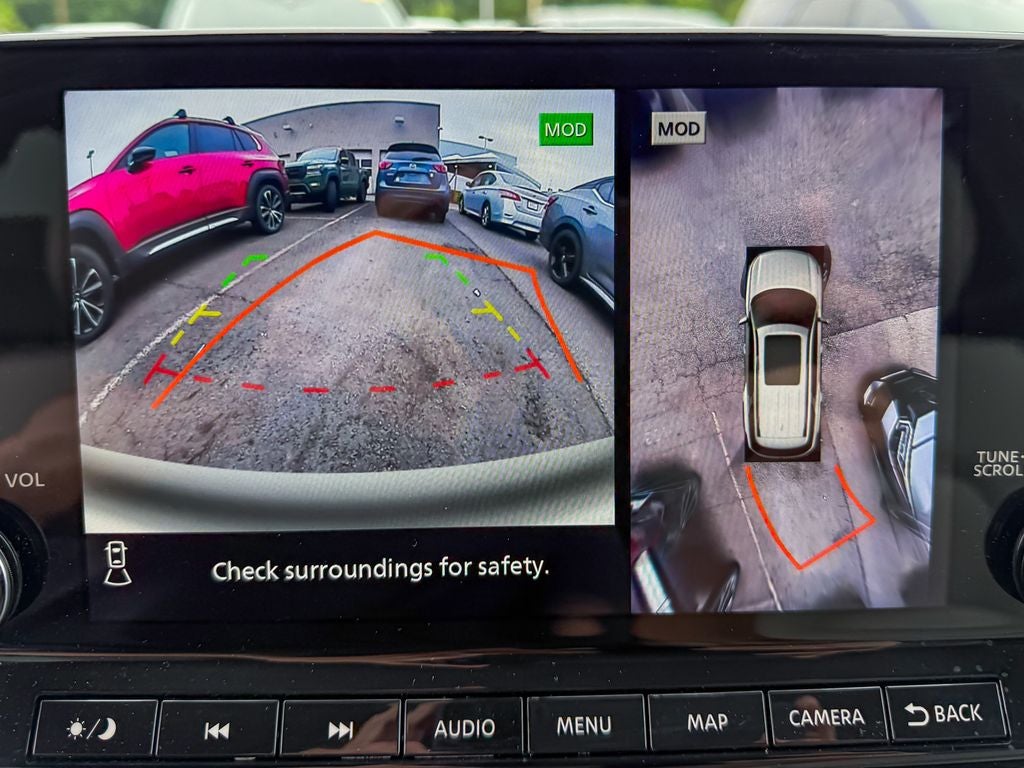 2024 Nissan Pathfinder SL
