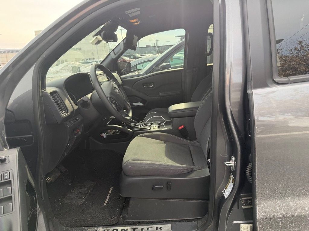 2023 Nissan Frontier SV Midnight Edition