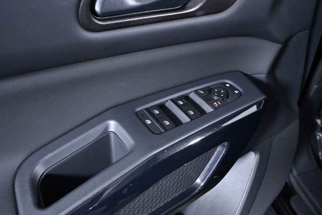 2025 Nissan Pathfinder SV Nissan Certified