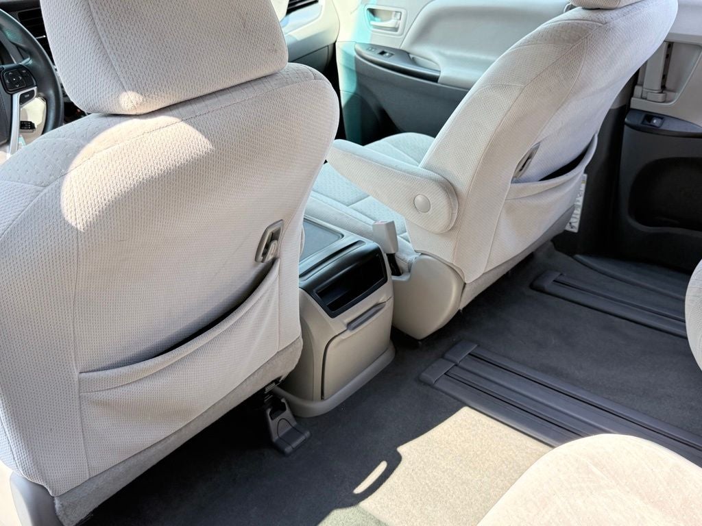 2015 Toyota Sienna LE 8 Passenger
