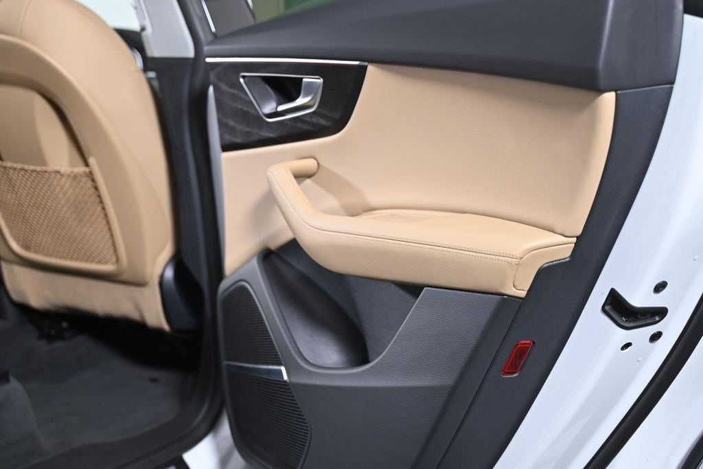 2023 Audi Q8 Premium Plus