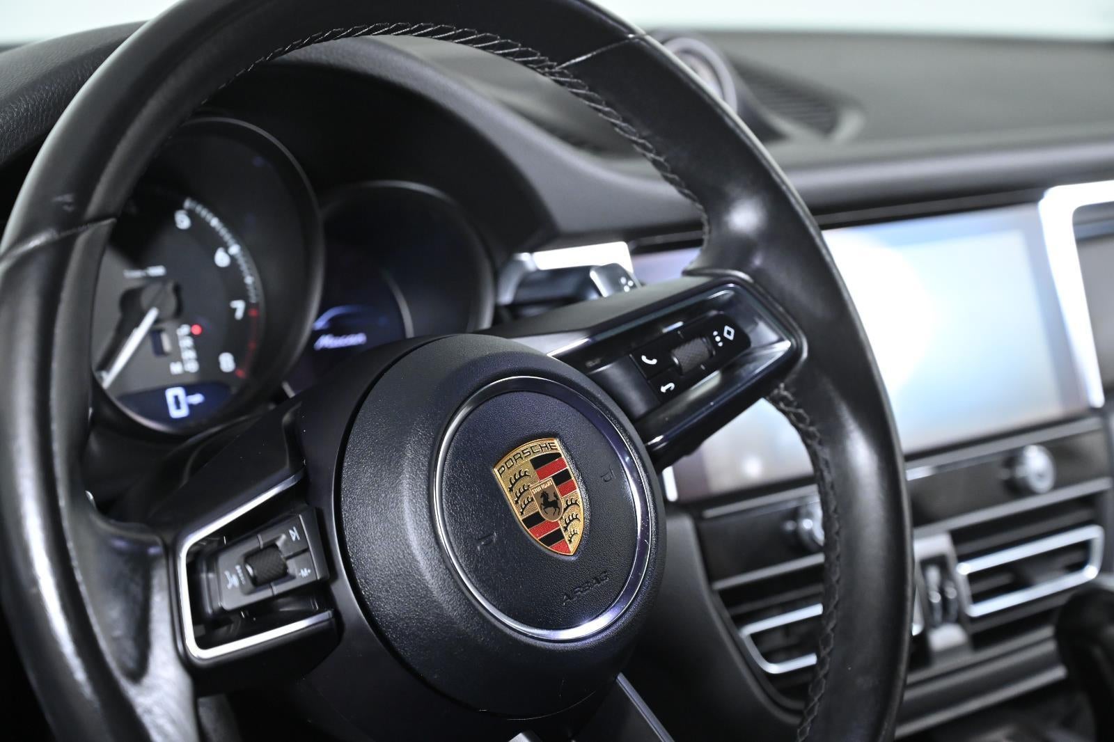 2022 Porsche Macan AWD