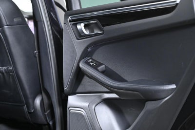 2022 Porsche Macan AWD