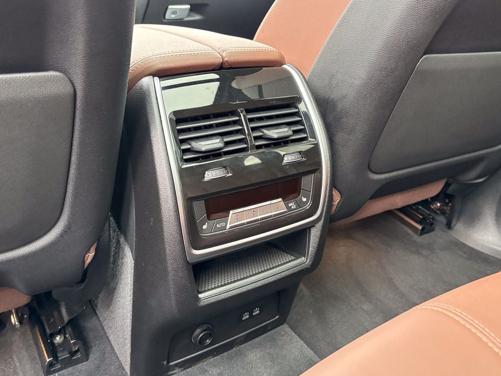 2025 BMW X5 M60i