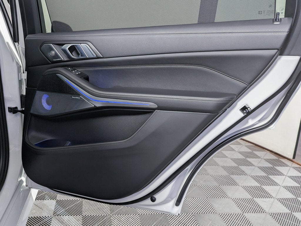 2026 BMW B7 ALPINA XB7