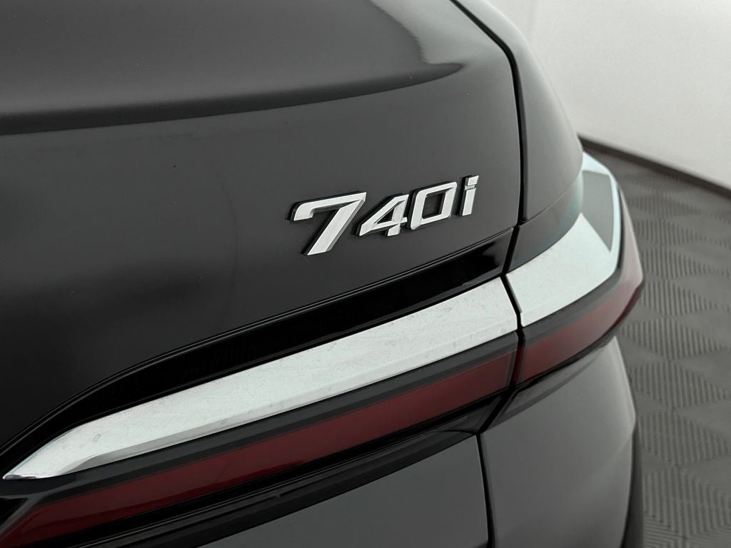 2023 BMW 7 Series 740i