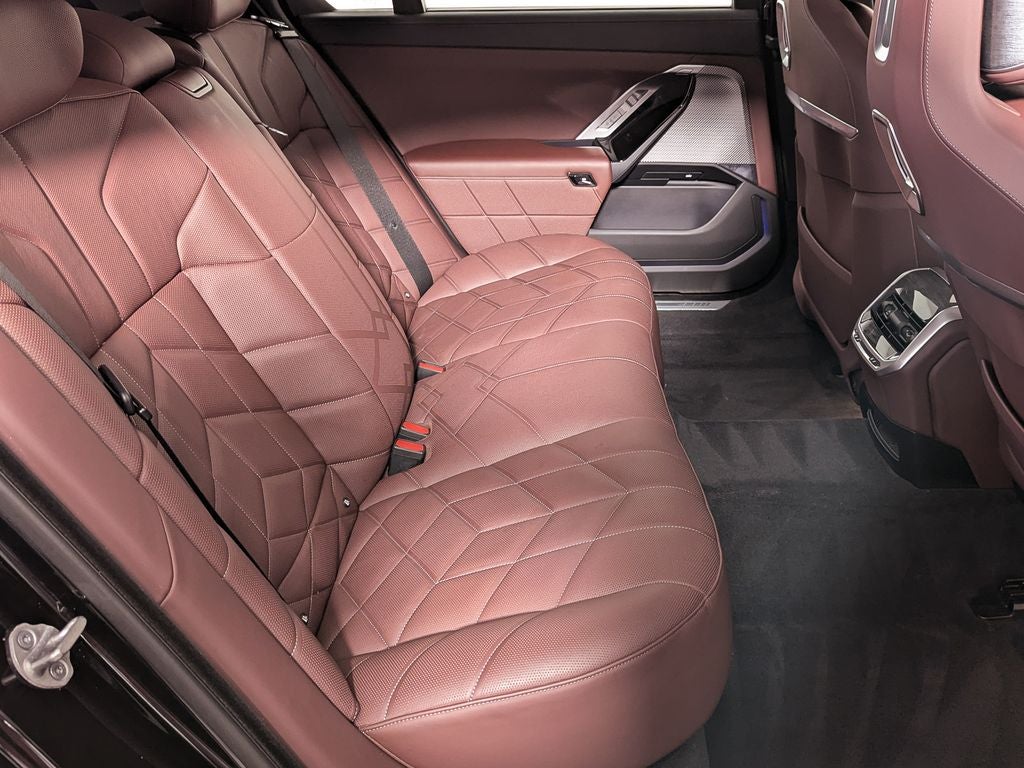 2023 BMW 7 Series 740i