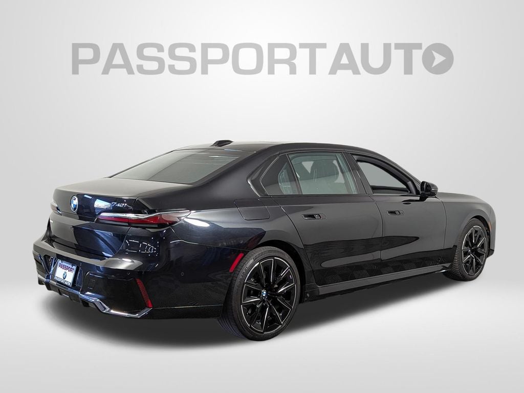 2023 BMW 7 Series 740i