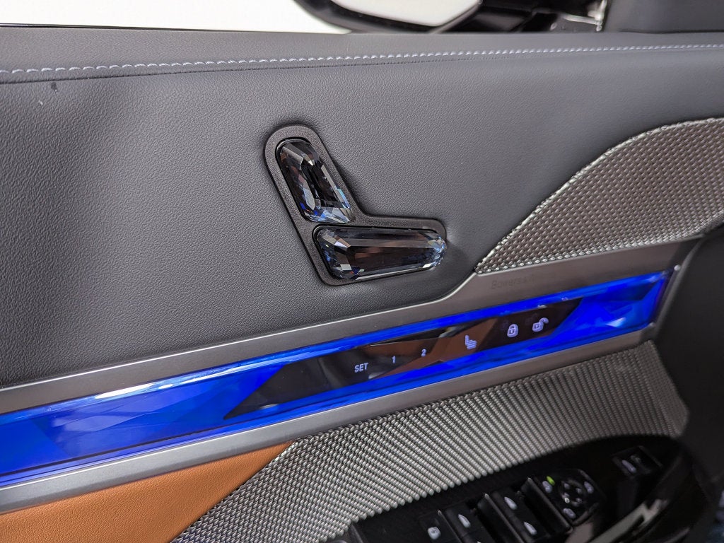 2023 BMW 740i 740i