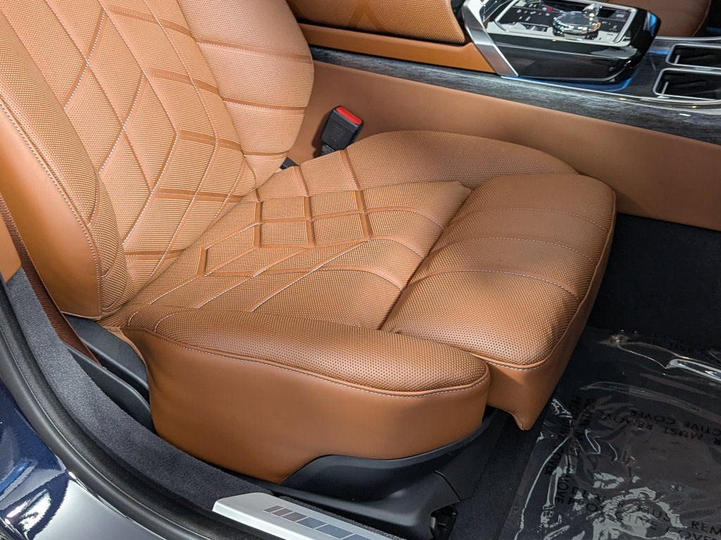 2023 BMW 740i 740i