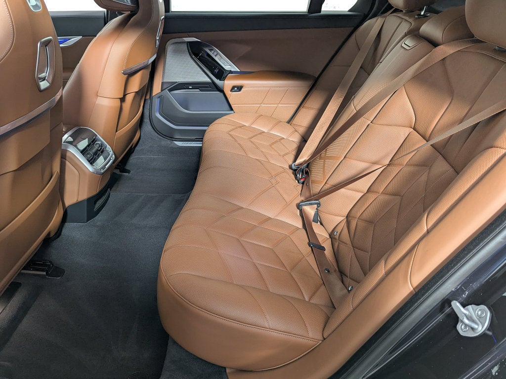 2023 BMW 740i 740i