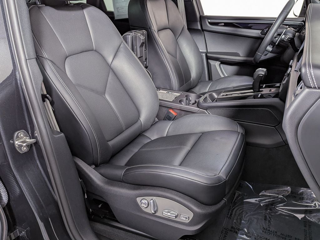 2025 Porsche Macan T