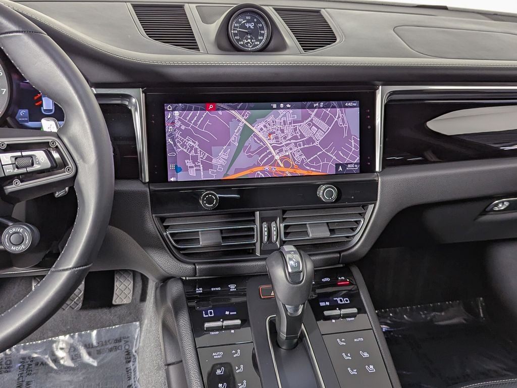 2025 Porsche Macan T