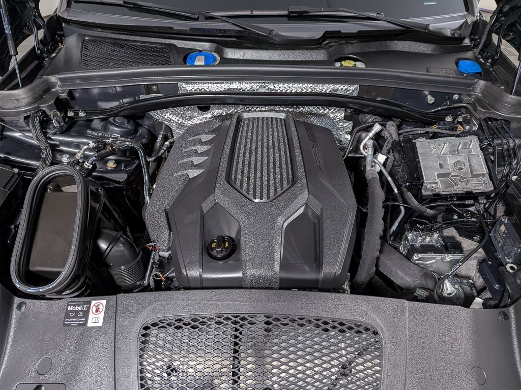 2025 Porsche Macan T