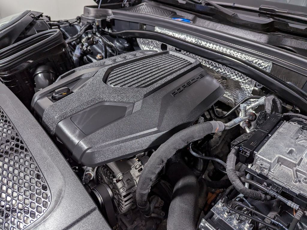 2025 Porsche Macan T