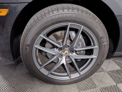 2025 Porsche Macan T