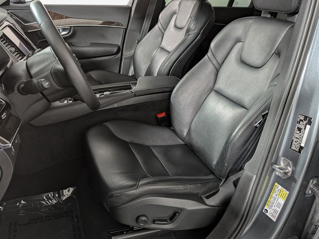 2016 Volvo XC90 T6 Momentum