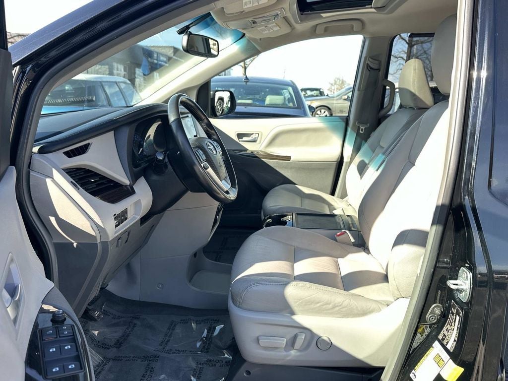 2016 Toyota Sienna XLE 7 Passenger