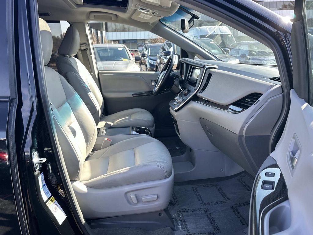 2016 Toyota Sienna XLE 7 Passenger