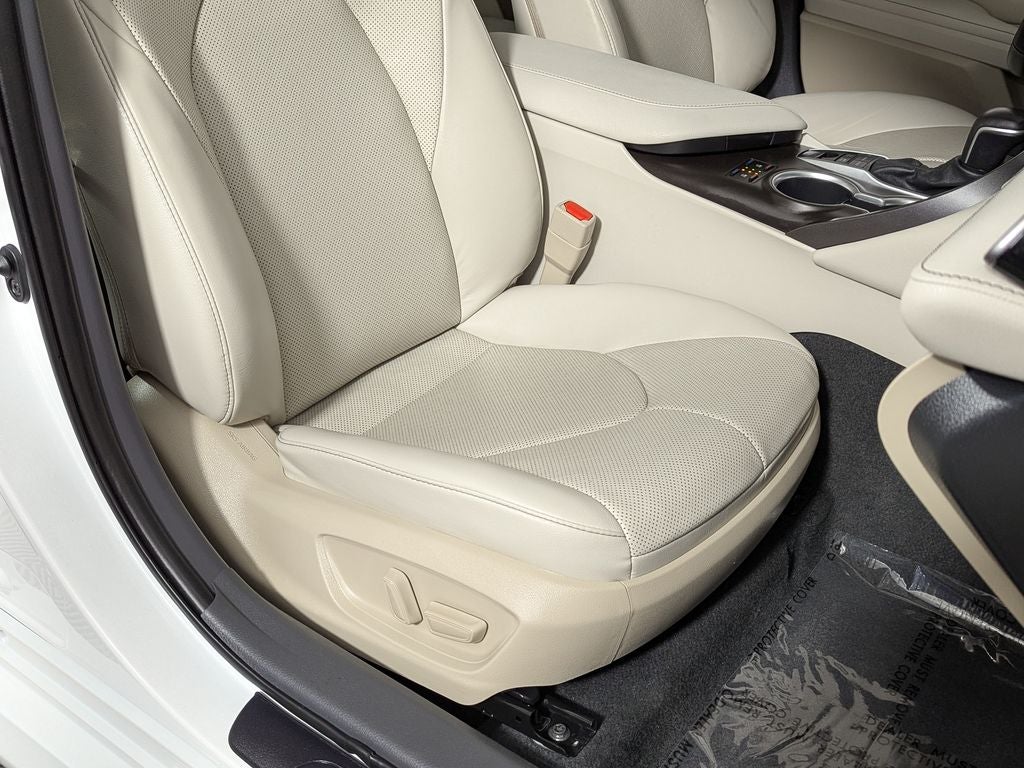 2023 Toyota Camry Hybrid XLE
