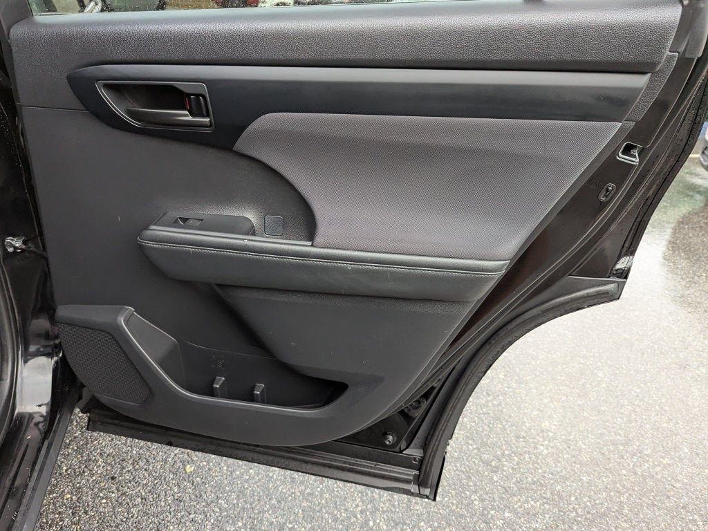 2021 Toyota Highlander LE