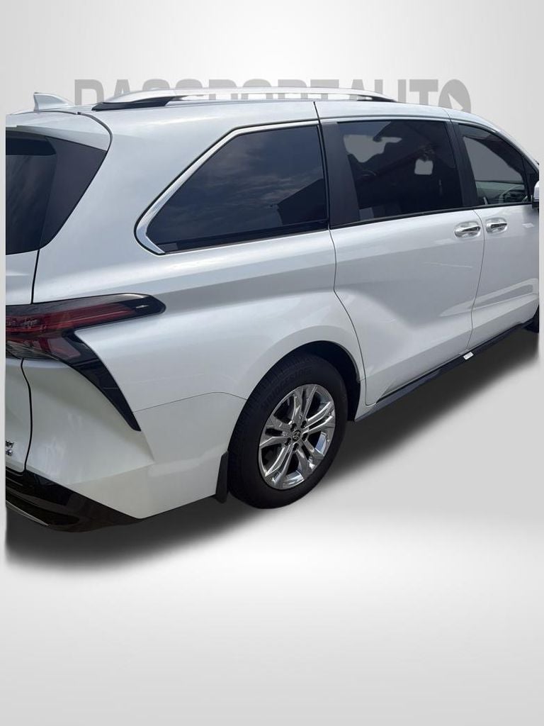 2024 Toyota Sienna Platinum 7 Passenger