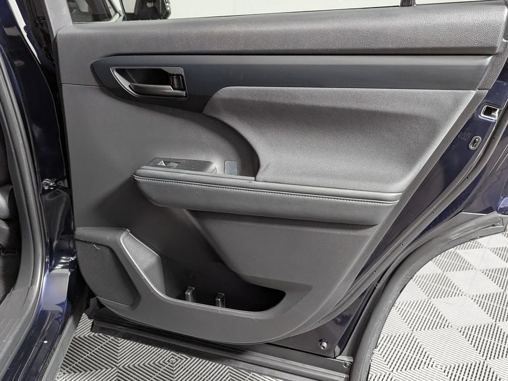 2025 Toyota Highlander LE