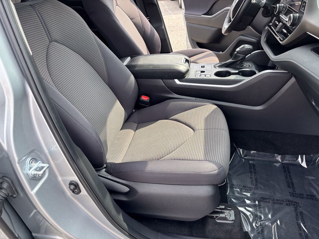 2025 Toyota Highlander LE