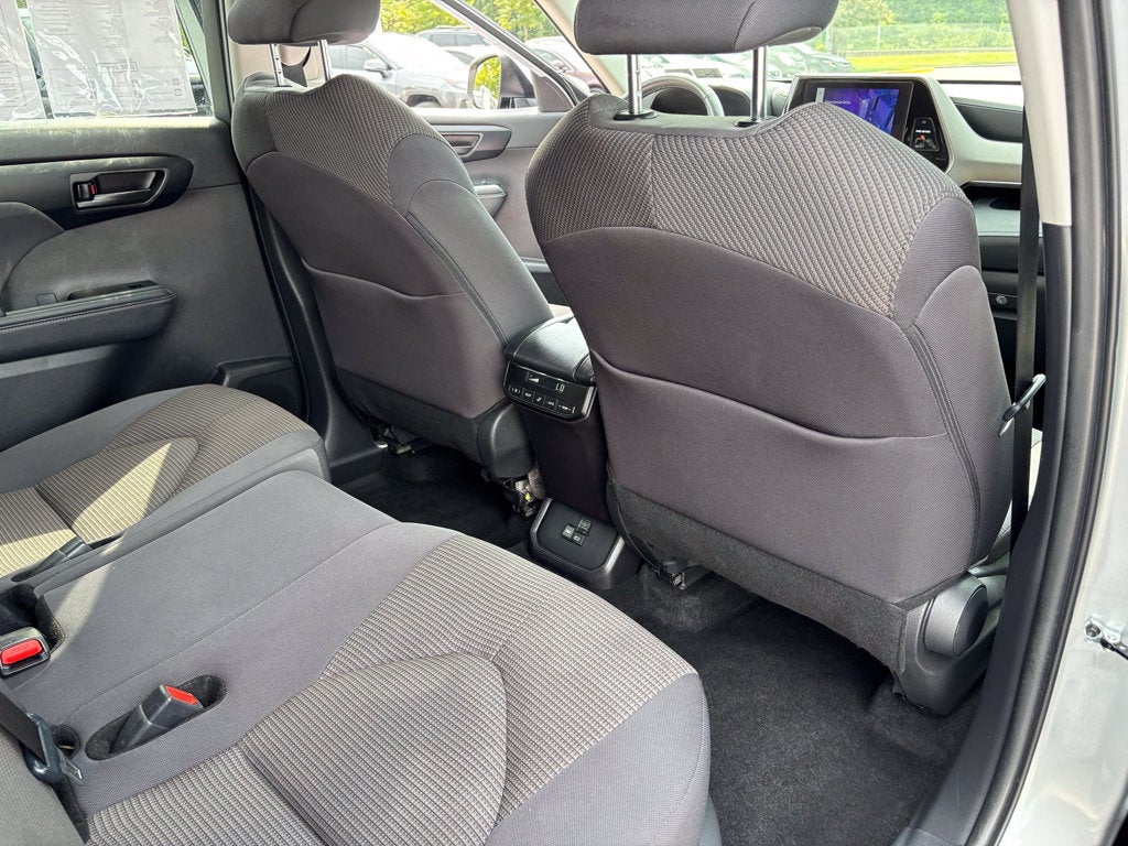 2025 Toyota Highlander LE