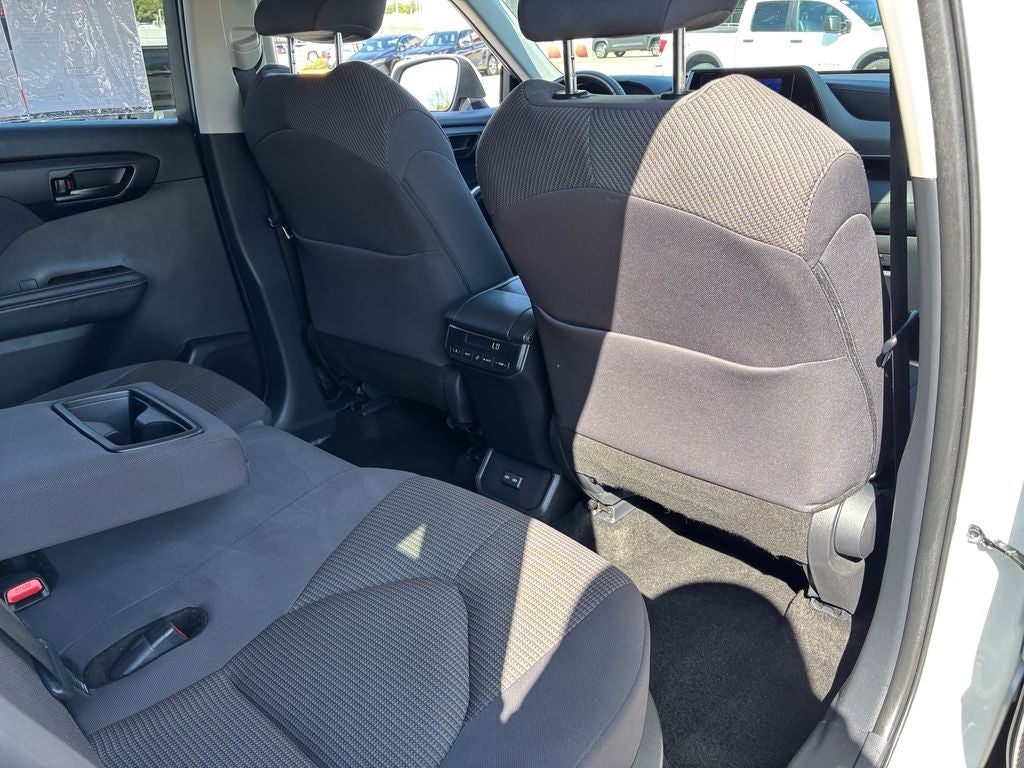 2025 Toyota Highlander LE