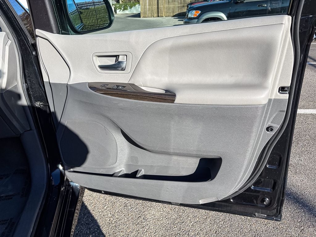 2019 Toyota Sienna XLE 8 Passenger